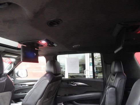 Used 2020 Cadillac Escalade ESV Platinum RWD image 13