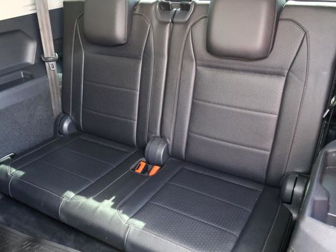 Used 2020 Volkswagen Tiguan SE w/ Panoramic Sunroof Package image 23