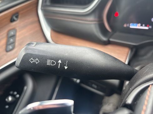 Used 2022 Jeep Grand Cherokee L Summit w/ Luxury Tech Group V image 22