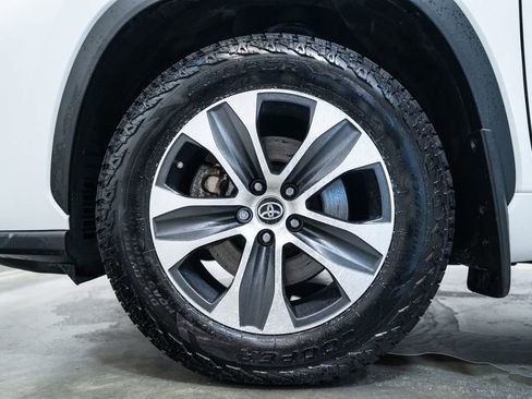 Certified 2024 Toyota Highlander XLE image 9