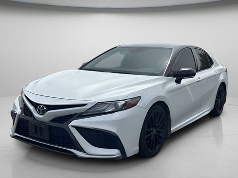 Used 2021 Toyota Camry XSE image 9