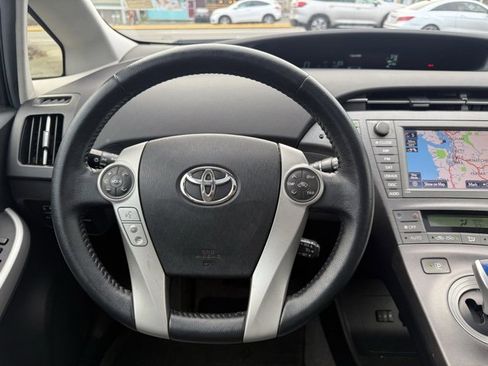 Used 2014 Toyota Prius Four image 9