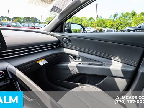 Used 2025 Hyundai Elantra Sport image 43