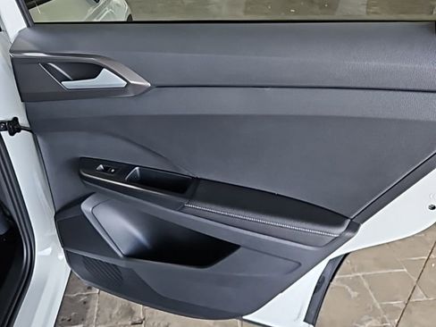 New 2026 Volkswagen Taos SE FWD image 15