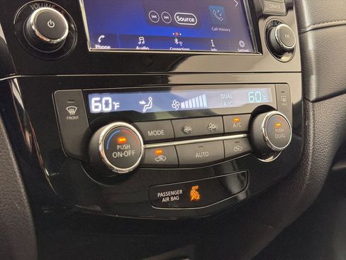 Used 2019 Nissan Rogue SV image 27