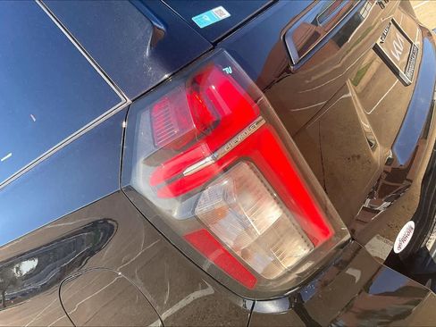 Used 2022 Chevrolet Tahoe Z71 image 31