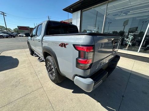 Used 2022 Nissan Frontier PRO-4X w/ Technology Package AWD/4WD image 2