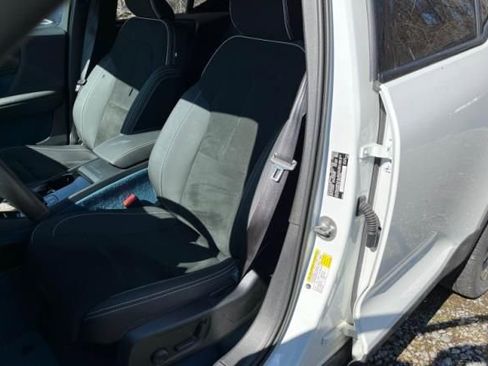 Used 2023 Volvo XC40 Recharge Plus image 7