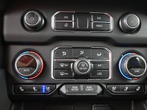 Used 2023 Chevrolet Suburban Premier AWD/4WD image 13