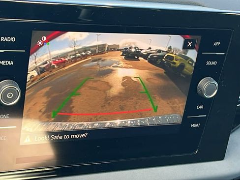 Used 2025 Volkswagen Jetta SE image 16