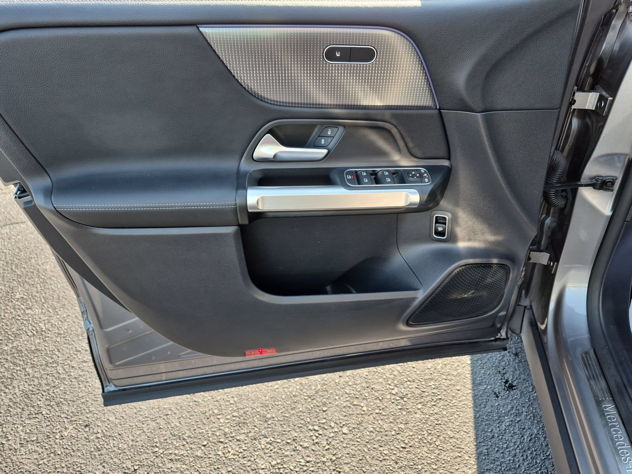 Used 2022 Mercedes-Benz EQB 350 4MATIC image 12