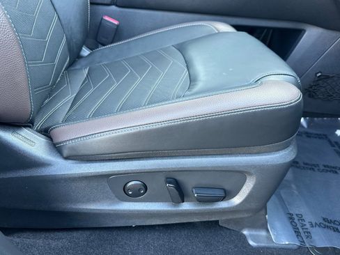 Certified 2025 Nissan Pathfinder Platinum w/ Cargo Package AWD/4WD image 25