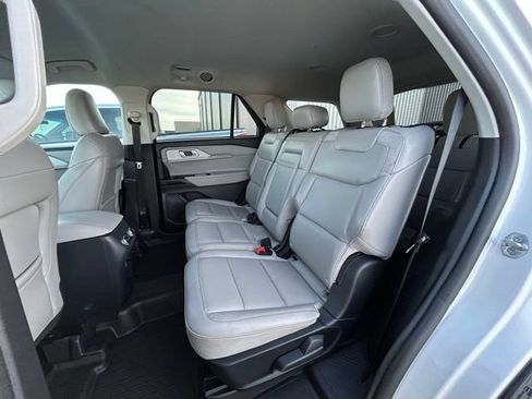 Used 2025 Ford Explorer Active w/ Active Comfort Package AWD/4WD image 40