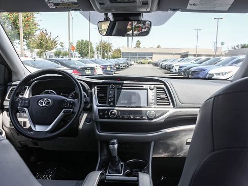 Used 2017 Toyota Highlander Limited AWD/4WD image 16