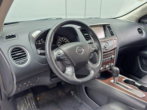 Used 2020 Nissan Pathfinder Platinum FWD image 13