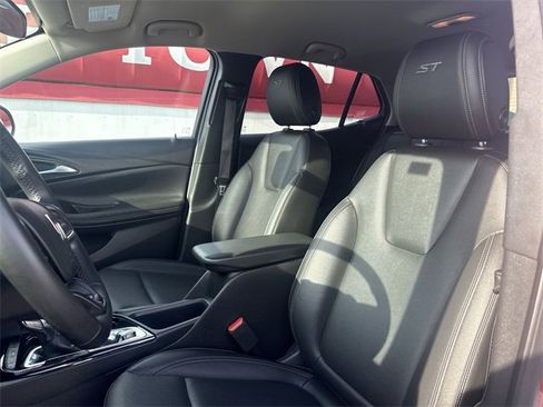 Used 2024 Buick Encore GX Sport Touring image 11