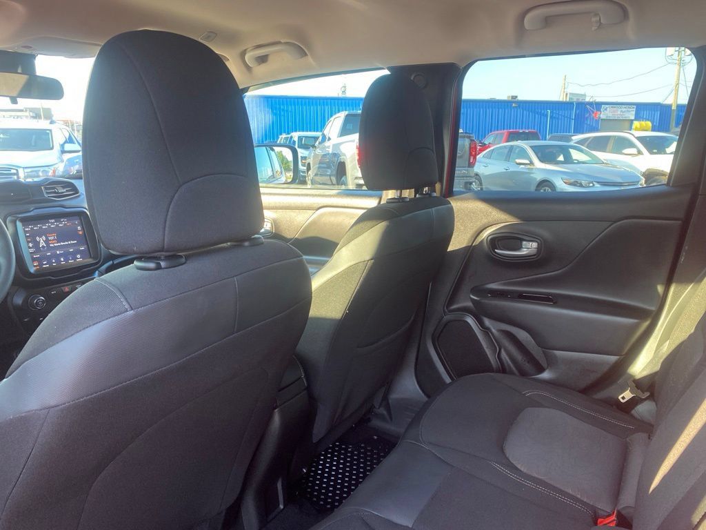 Used 2023 Jeep Renegade Latitude AWD/4WD image 14