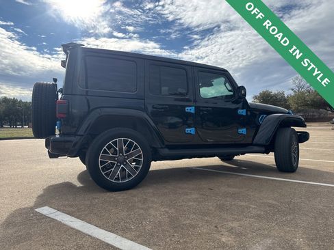 Used 2022 Jeep Wrangler Sahara image 3