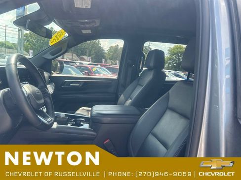 Used 2025 Chevrolet Suburban Z71 w/ Comfort Package AWD/4WD image 4
