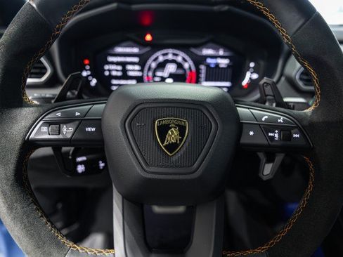 Used 2024 Lamborghini Urus Performante AWD/4WD image 38