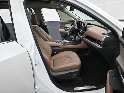 Certified 2026 Toyota Grand Highlander AWD image 38