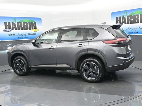 Used 2025 Nissan Rogue SV FWD image 3