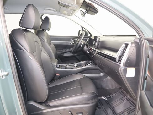 Used 2025 Kia Sorento EX image 12