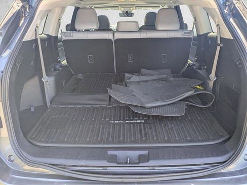 Used 2021 Toyota Highlander XLE AWD/4WD image 5