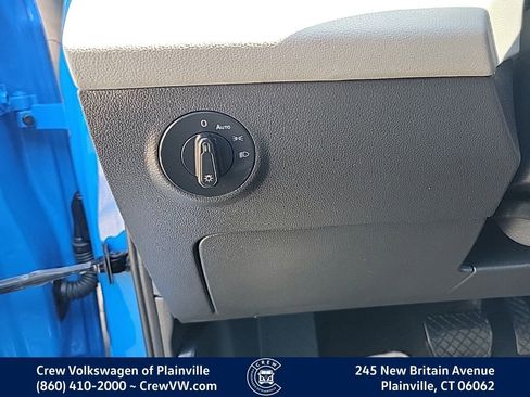 Used 2023 Volkswagen Taos SE w/ Panoramic Sunroof Package image 40