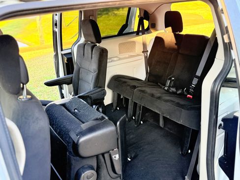 Used 2016 Dodge Grand Caravan SXT image 14