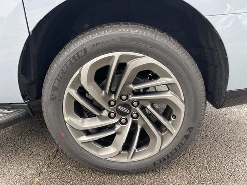 New 2026 Lincoln Navigator L Premier AWD/4WD image 11
