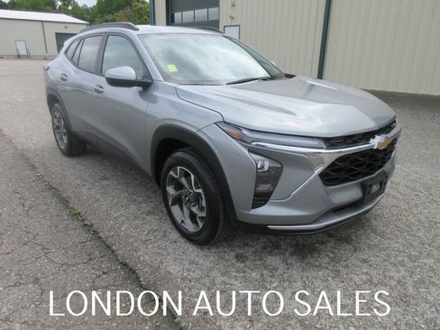 Used 2026 Chevrolet Trax LT FWD image 8