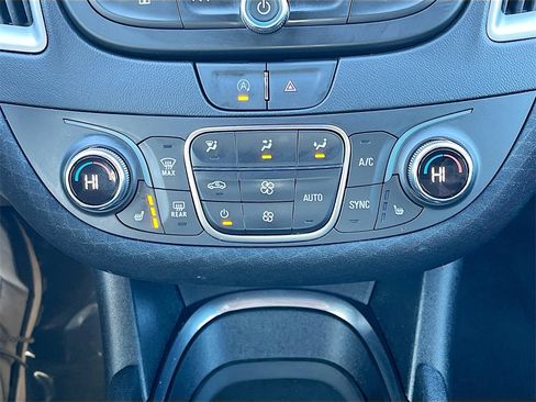 Used 2023 Chevrolet Malibu LT image 14