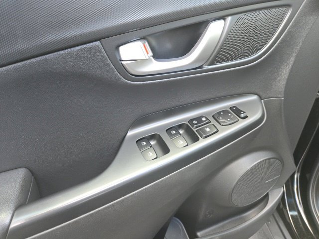Used 2022 Hyundai Kona Limited AWD/4WD image 25