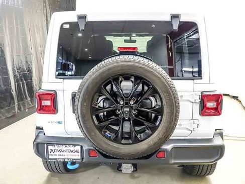 Used 2023 Jeep Wrangler Unlimited Sahara w/ Cold Weather Group AWD/4WD image 6
