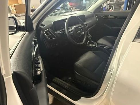 Certified 2024 Kia Seltos EX image 17