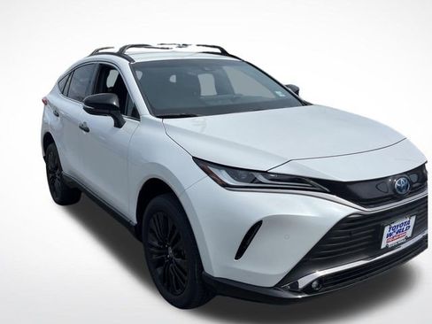 Used 2024 Toyota Venza Nightshade image 6