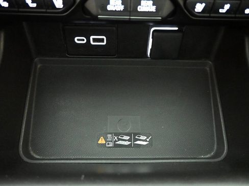 Used 2023 GMC Yukon SLT image 33