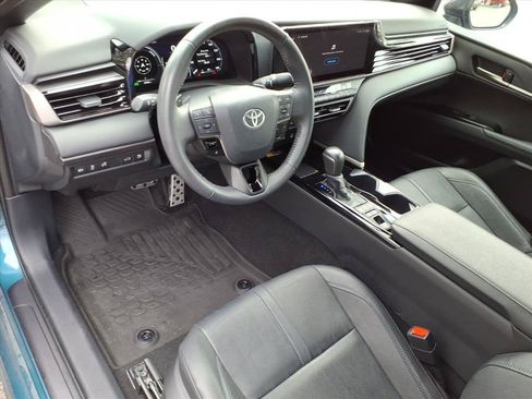 Used 2025 Toyota Camry XSE FWD image 6
