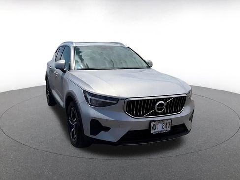 Used 2024 Volvo XC40 B5 Core AWD/4WD image 3