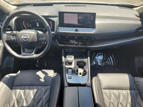 Used 2025 Nissan Rogue Platinum w/ Platinum Premium Package FWD image 10