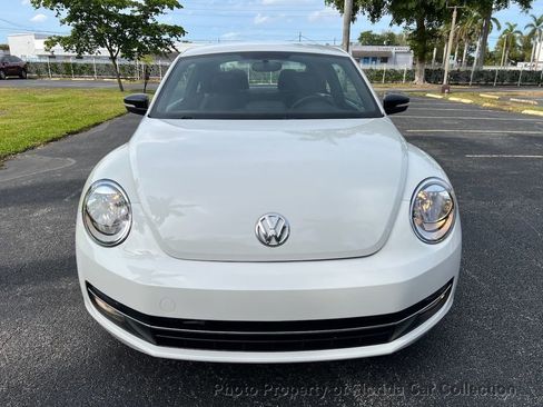 Used 2012 Volkswagen Beetle Launch Edition image 5