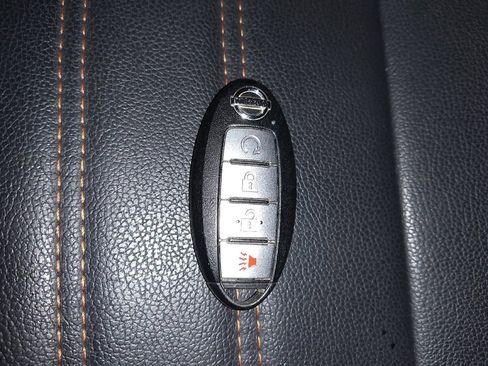 Used 2019 Nissan Kicks SR w/ SR Premium Package FWD image 32