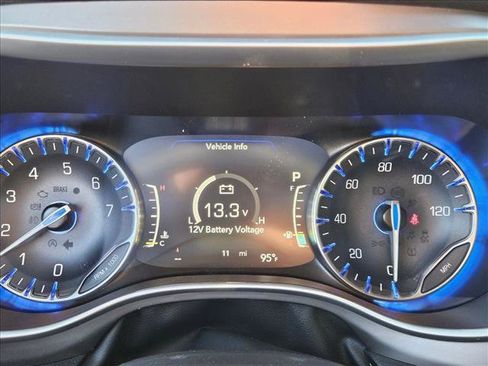 New 2027 Chrysler Pacifica Limited FWD image 11