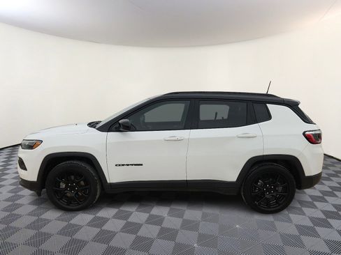 Used 2022 Jeep Compass Latitude image 2