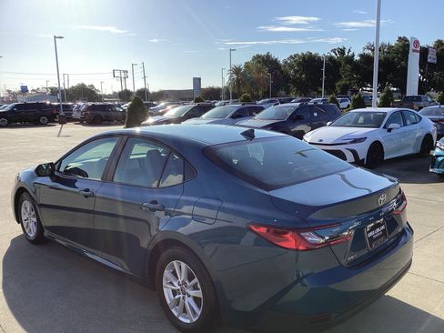 Used 2026 Toyota Camry LE w/ Convenience Package FWD image 5