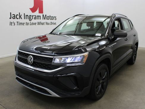 Certified 2022 Volkswagen Taos S FWD image 2