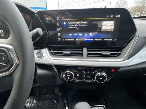New 2026 Chevrolet Trax LT w/ Driver Confidence Package image 13