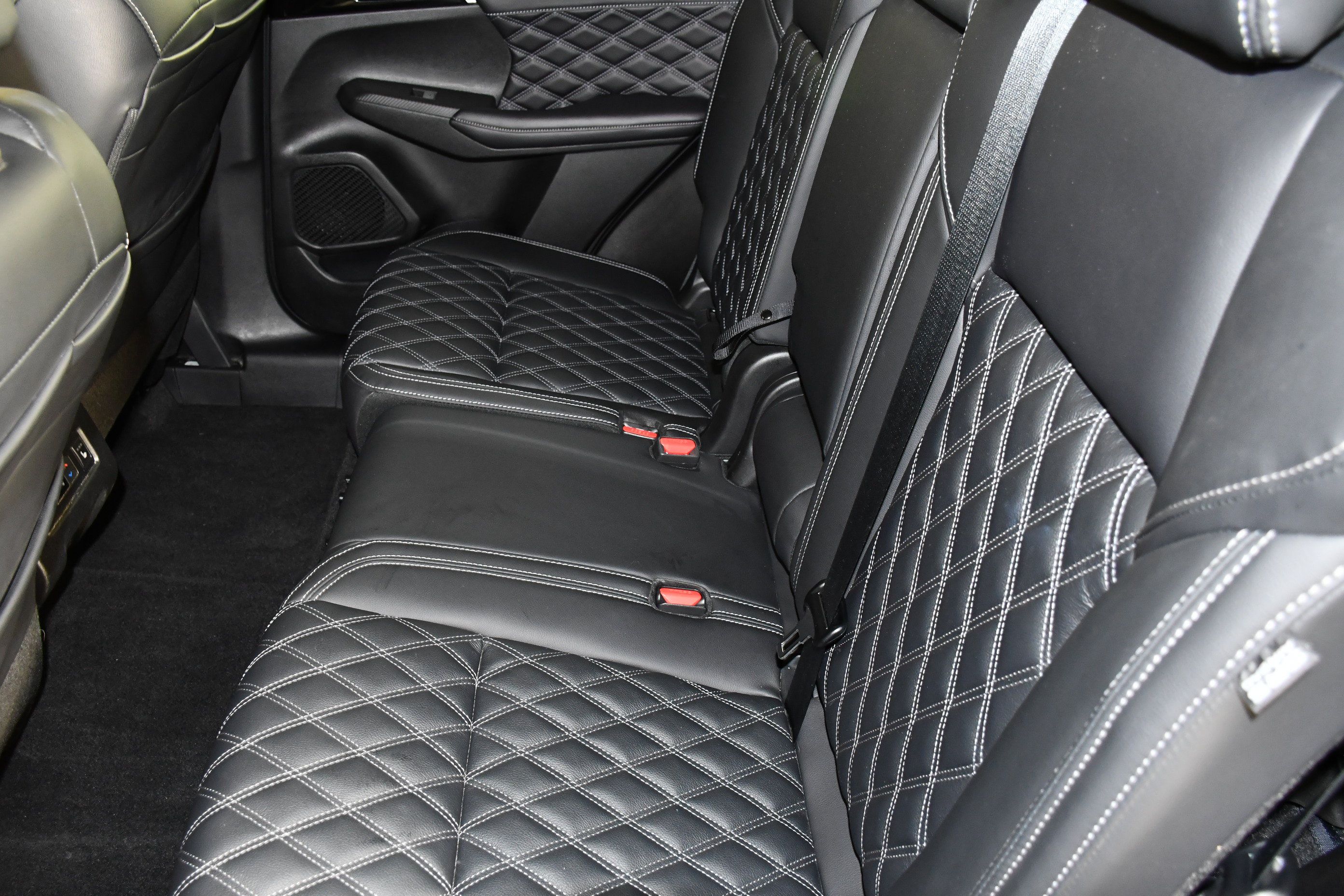 Used 2024 Mitsubishi Outlander SEL AWD/4WD image 45