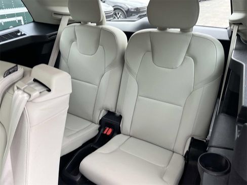 Used 2022 Volvo XC90 T6 Momentum w/ Climate Package image 20